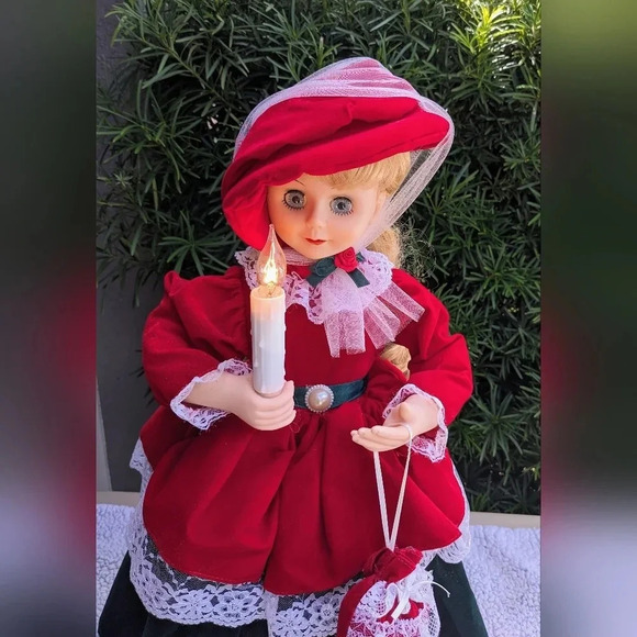 27" Deluxe Velvet Lady Animated Caroler Tested And Working Holiday Velvet Lace - Picture 2 of 9